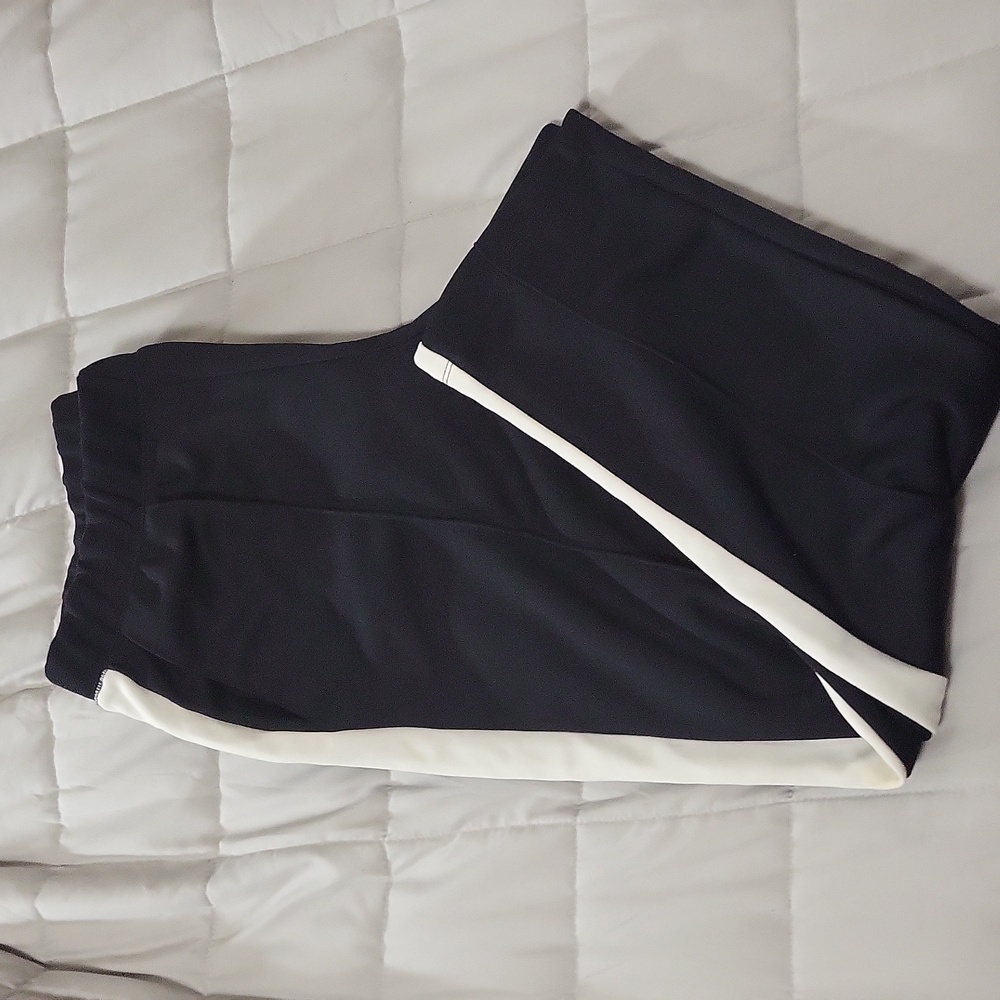 Old Navy Active Pants (Medium) Go Dry Black and White
